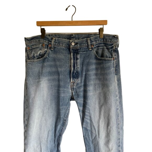 Levi's 501 Jeans Button Fly Torn Belt Loop Medium Blue Wash W38 L34 - Picture 7 of 13